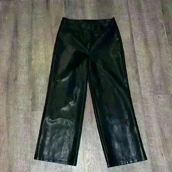 Bagatelle Woman Leather Pants - Picture 2 of 5